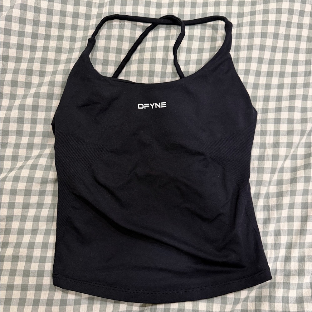 Dfyne Dynamic Twist Back top